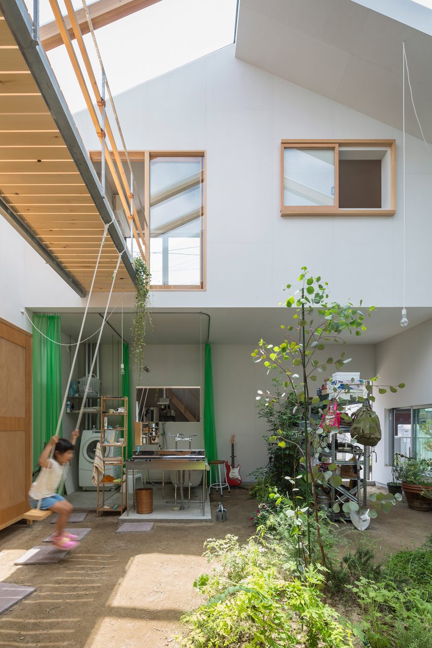 House in Tsukimiyama in Kobe, Japan, by Tato Architects