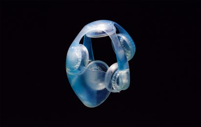 Water-filled Inmergo headphones by Rocco Giovannoni allow immersive listening