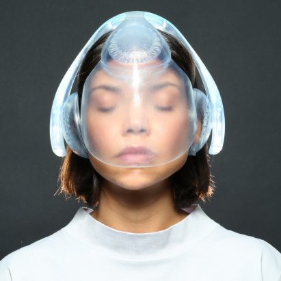 Water-filled Inmergo headphones by Rocco Giovannoni allow immersive listening