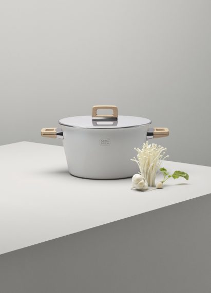 Maho Nabé vacuum cooking pot by Tiger Corporation