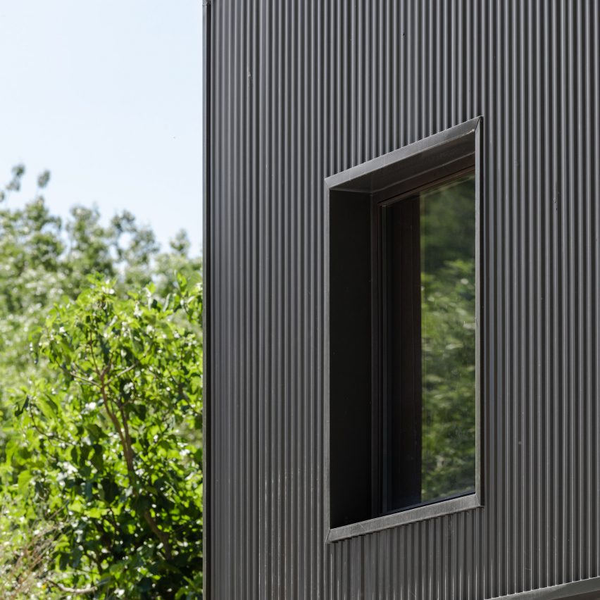 MCR2 House by Filipe Pina and Maria Inês Costa