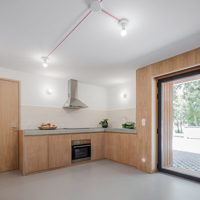 MCR2 House by Filipe Pina and Maria Inês Costa