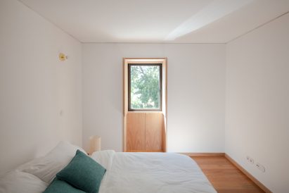 MCR2 House by Filipe Pina and Maria Inês Costa