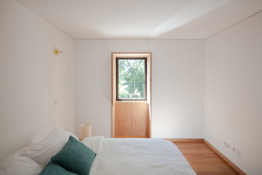 MCR2 House by Filipe Pina and Maria Inês Costa