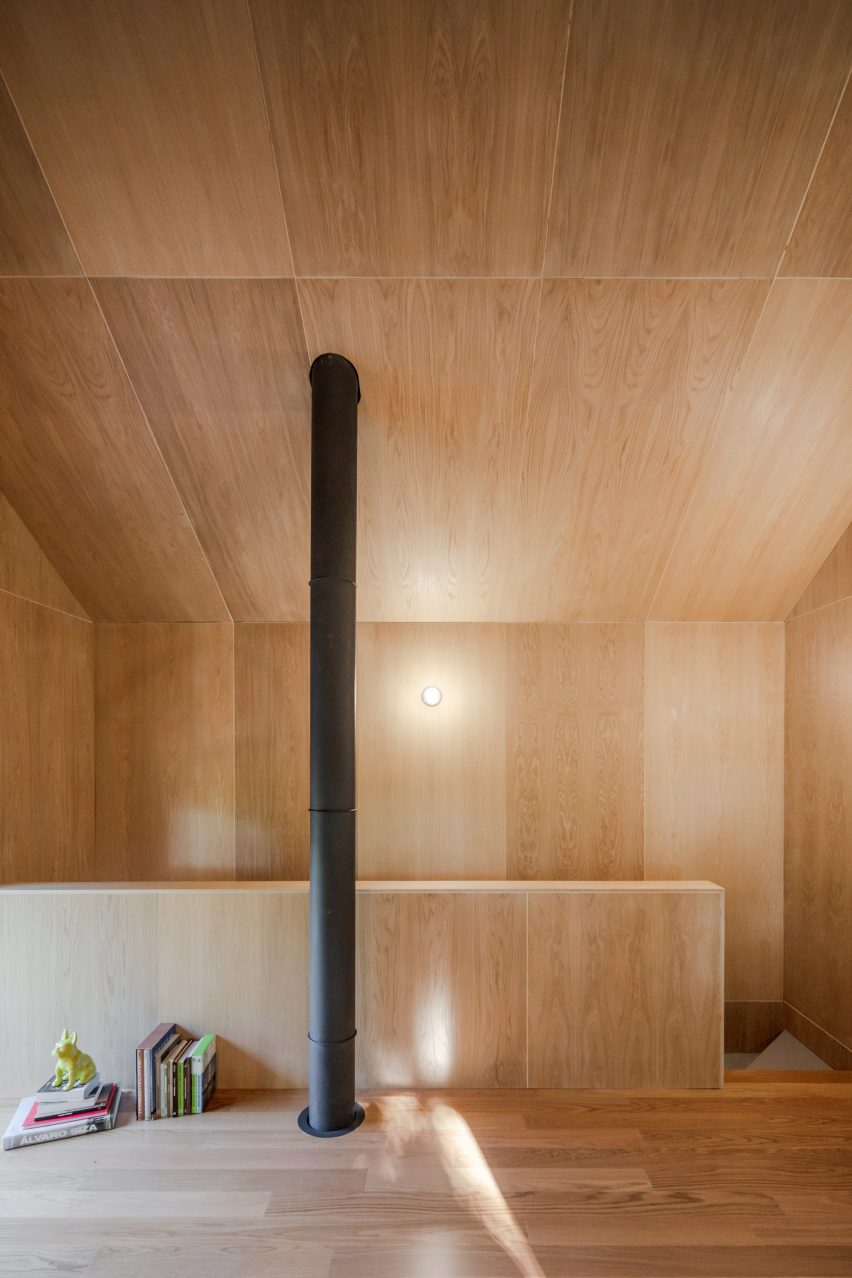 MCR2 House by Filipe Pina and Maria Inês Costa