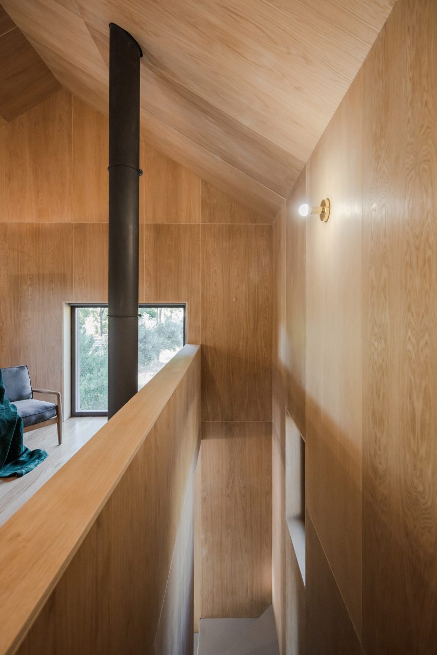 MCR2 House by Filipe Pina and Maria Inês Costa