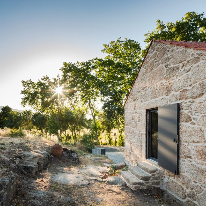 MCR2 House by Filipe Pina and Maria Inês Costa