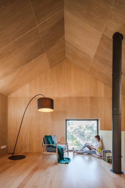 MCR2 House renovation by Filipe Pina and Maria Inês Costa