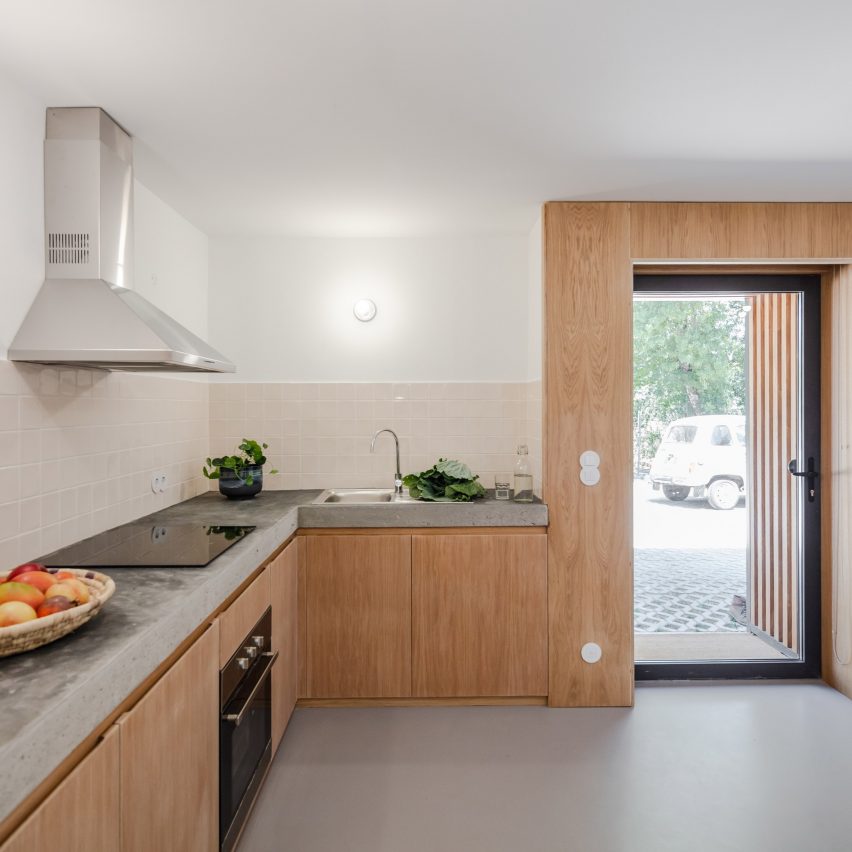 MCR2 House by Filipe Pina and Maria Inês Costa