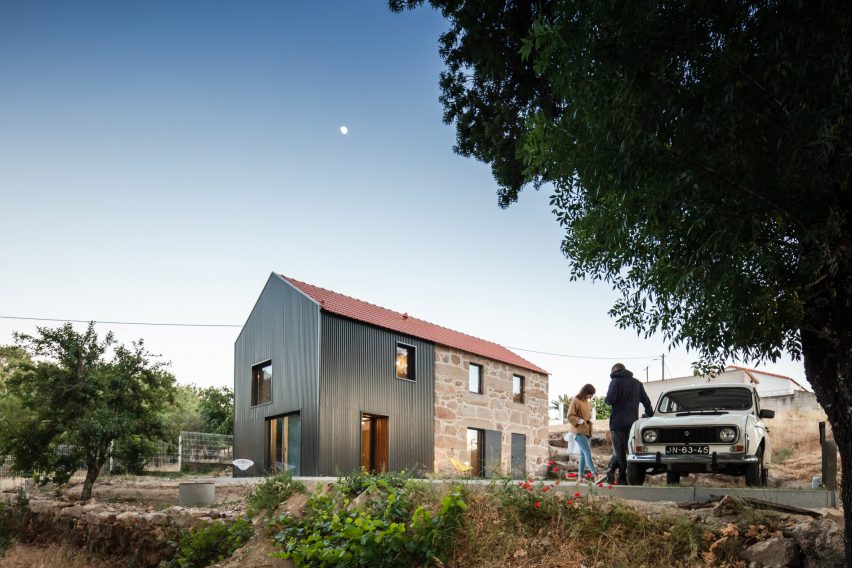 MCR2 House by Filipe Pina and Maria Inês Costa