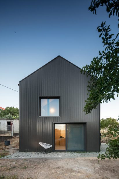 MCR2 House renovation by Filipe Pina and Maria Inês Costa