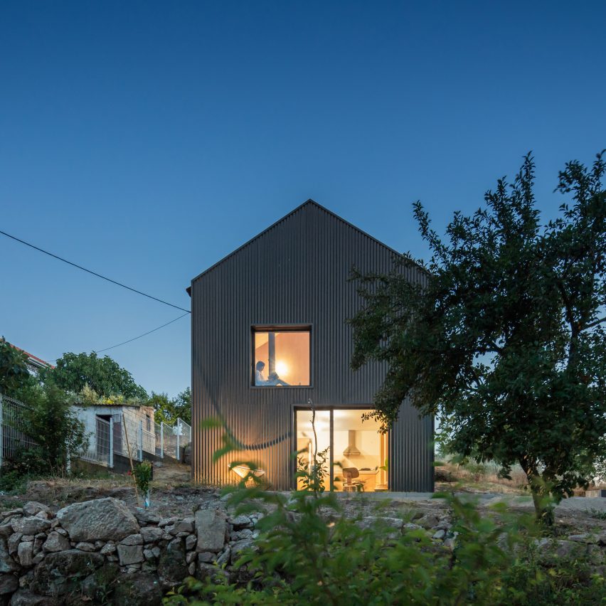 MCR2 House by Filipe Pina and Maria Inês Costa