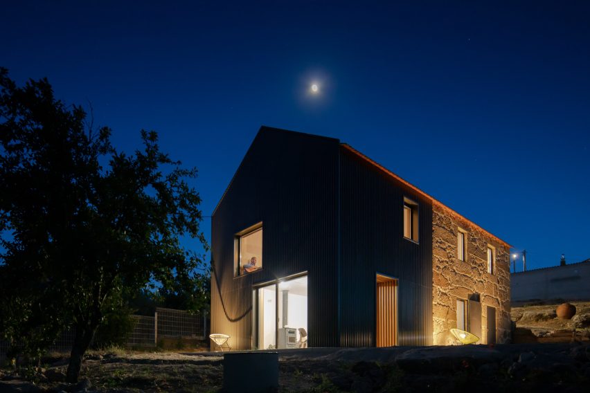 MCR2 House by Filipe Pina and Maria Inês Costa