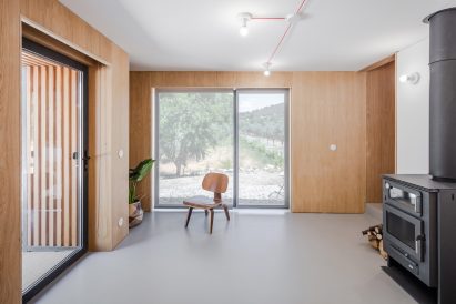 MCR2 House by Filipe Pina and Maria Inês Costa