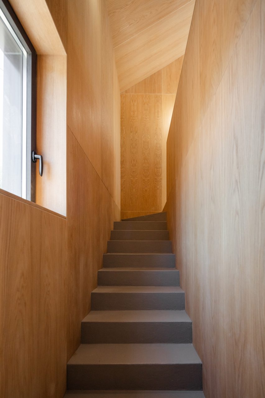 MCR2 House by Filipe Pina and Maria Inês Costa