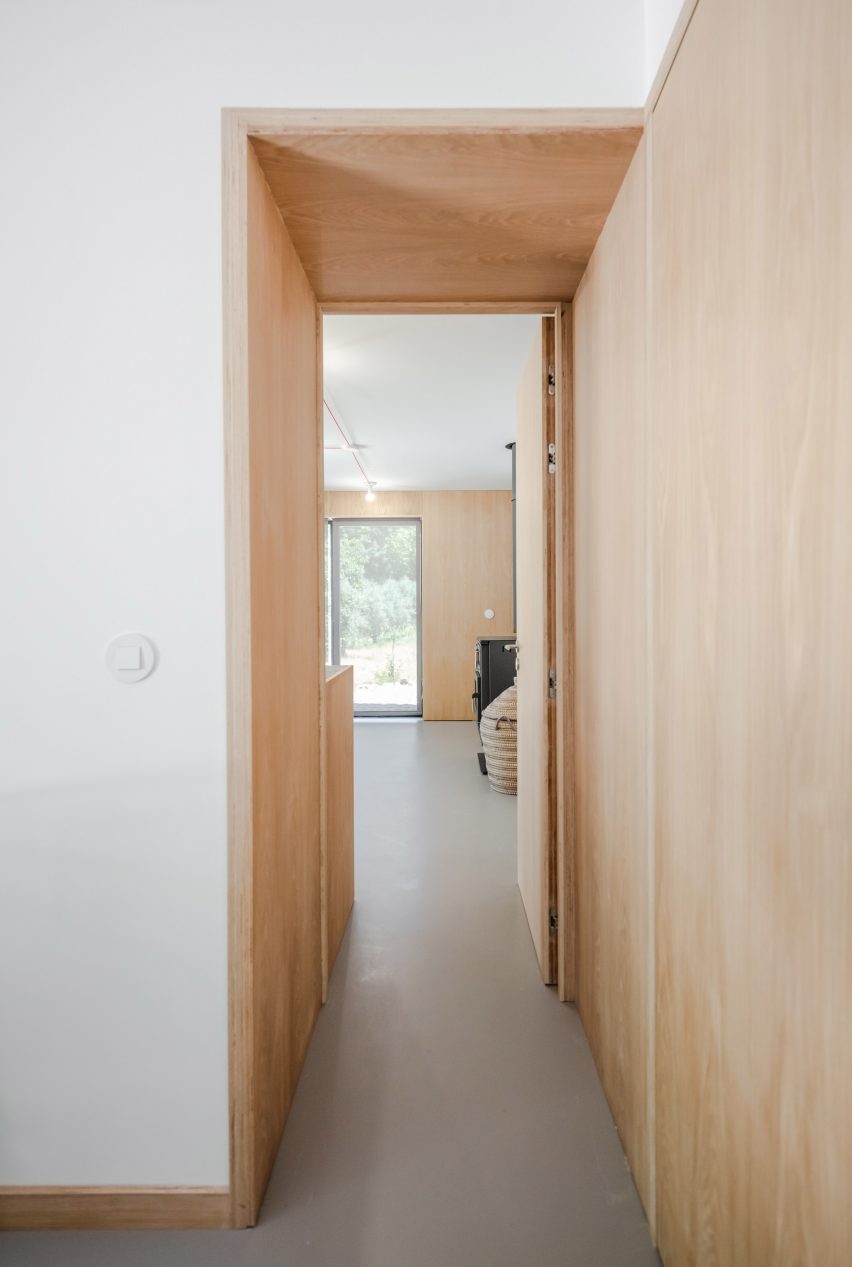 MCR2 House by Filipe Pina and Maria Inês Costa
