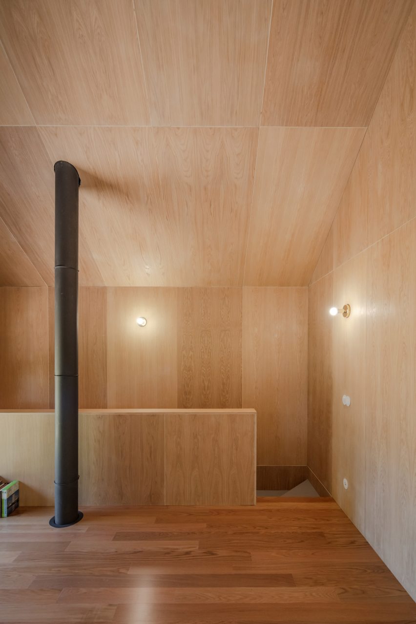 MCR2 House by Filipe Pina and Maria Inês Costa
