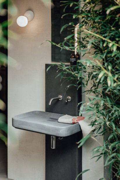 Petra concrete bathroom furniture by Marco Merendi and Diego Vencato with Gypsum