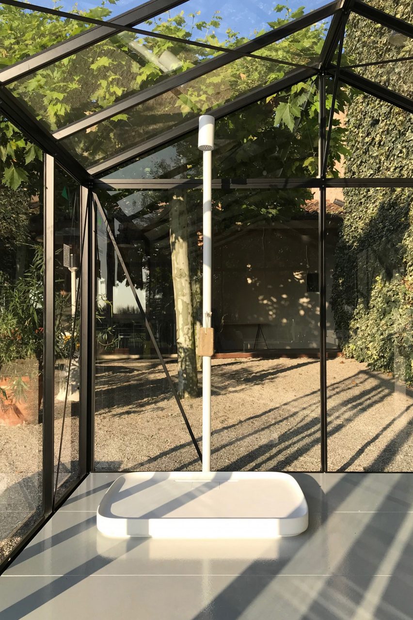 Petra concrete bathroom furniture by Marco Merendi and Diego Vencato with Gypsum