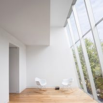 Prismatic Bay Townhouse by Peterson Rich Office