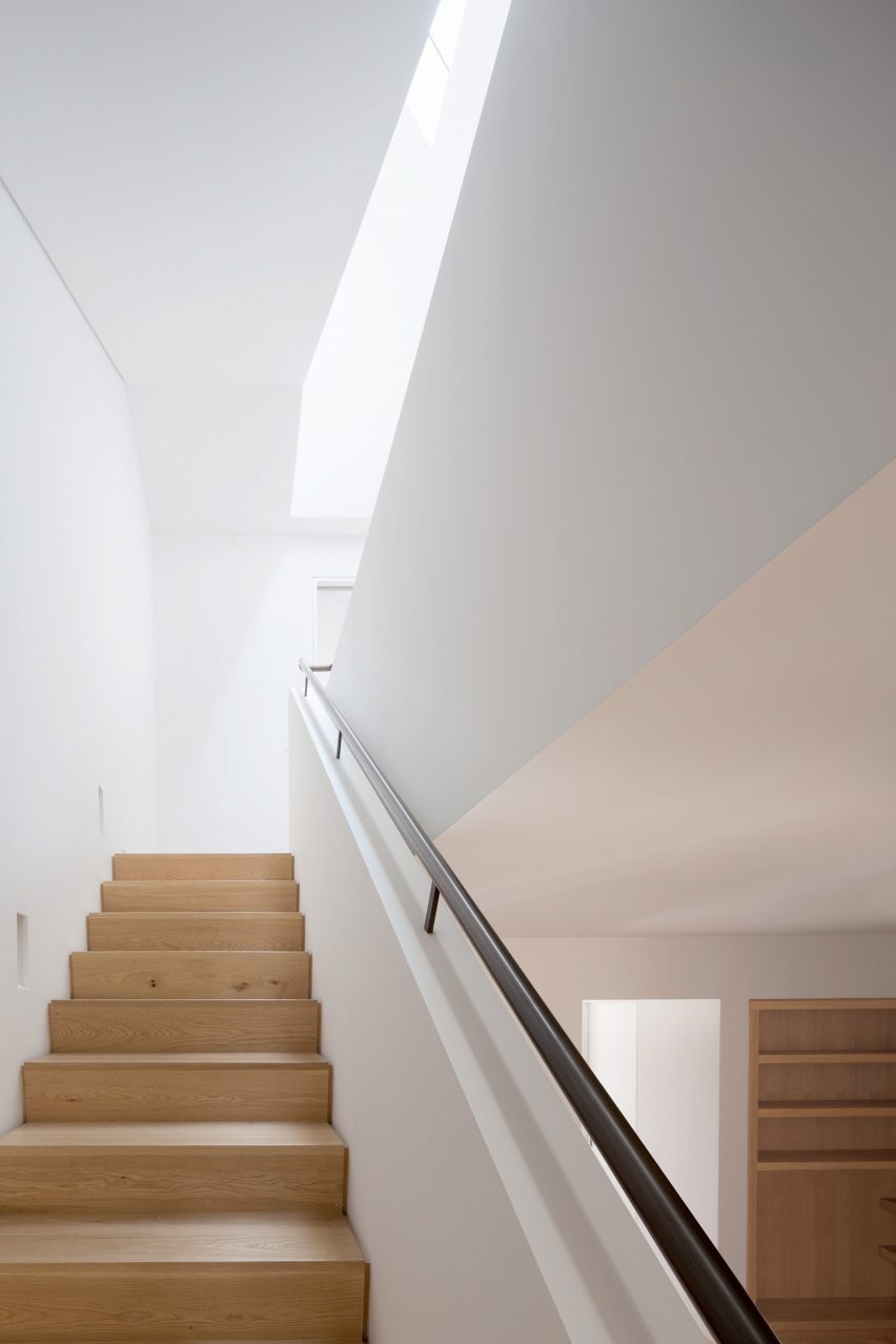 Prismatic Bay Townhouse by Peterson Rich Office