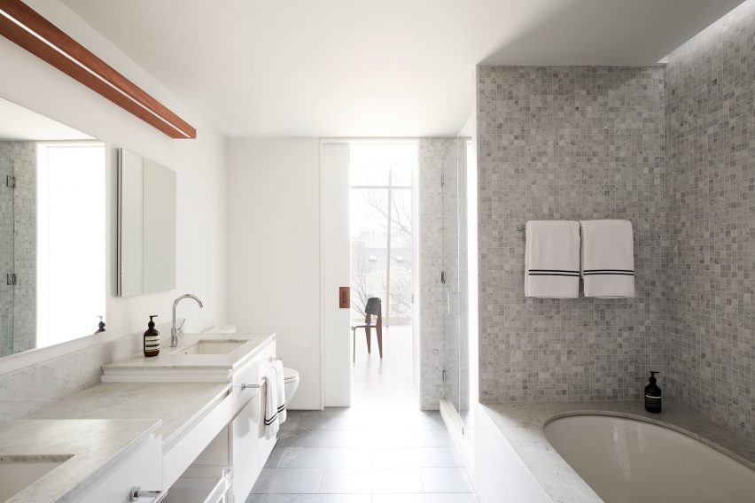 Prismatic Bay Townhouse by Peterson Rich Office