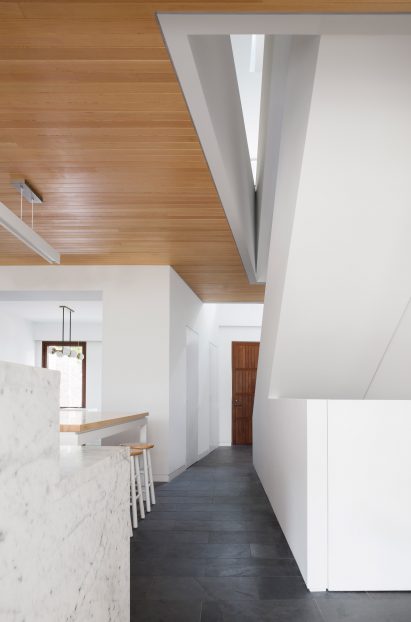 Prismatic Bay Townhouse by Peterson Rich Office