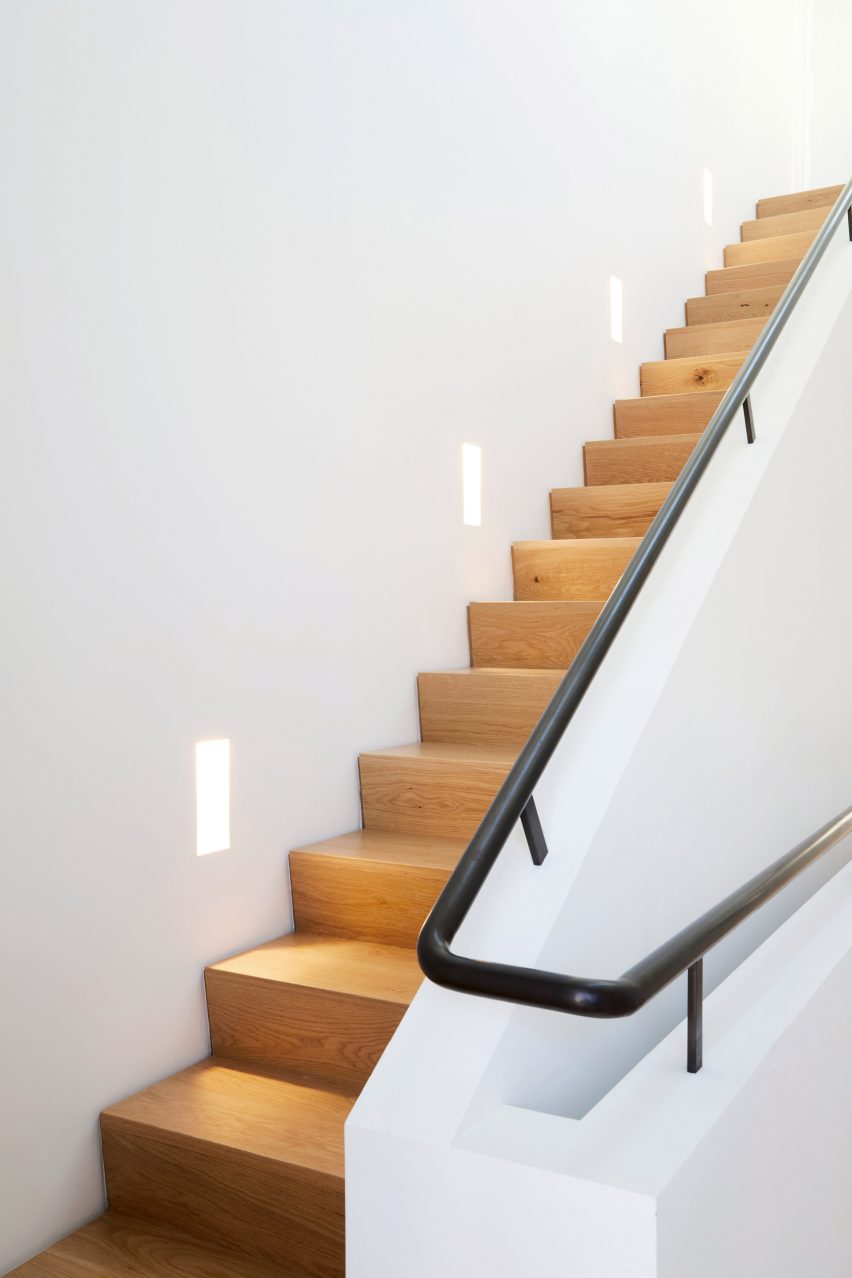 Prismatic Bay Townhouse by Peterson Rich Office