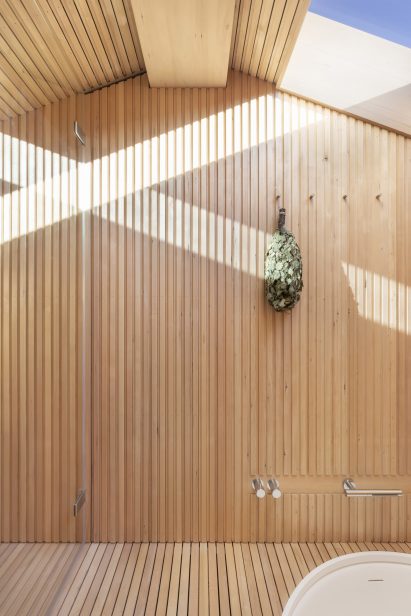 Dungeness holiday home by Johnson Naylor and MSDA