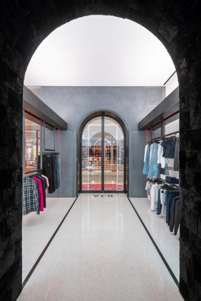 RtA Boutique by Dan Brunn Architecture