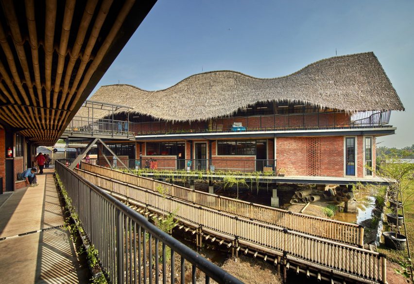 Alfa Omega School by RAW Architecture