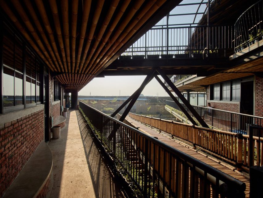 Alfa Omega School by RAW Architecture