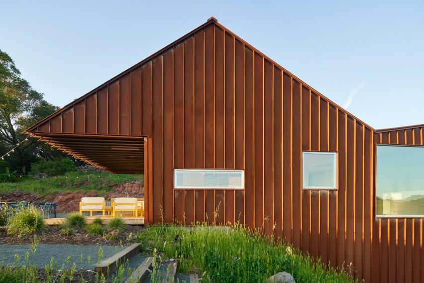 Triple Barn by Mork-Ulnes