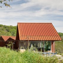 Triple Barn by Mork-Ulnes