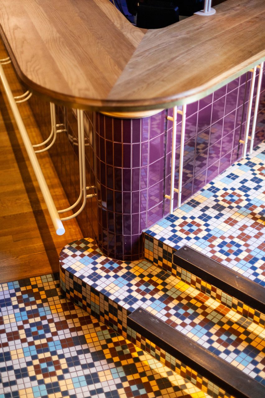 vinvinvin wine bar by Menard Dworkind
