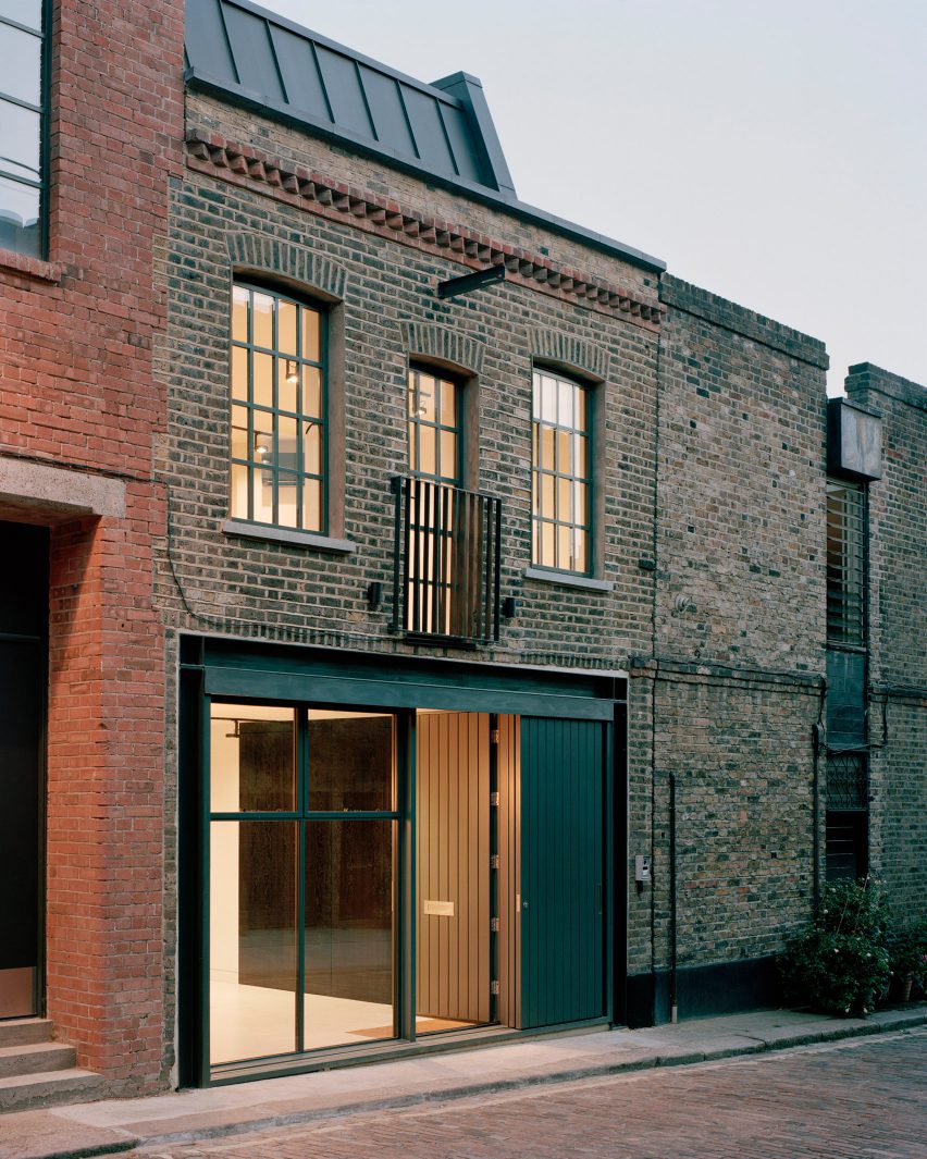9 Jeffrey's Place by Tasou Associates