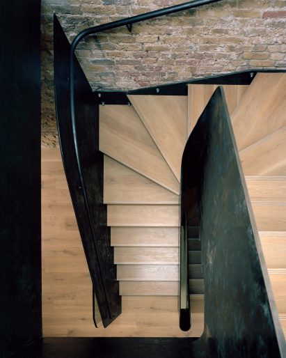 9 Jeffrey's Place by Tasou Associates