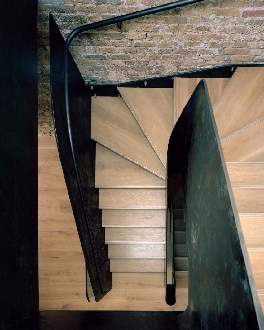 9 Jeffrey's Place by Tasou Associates