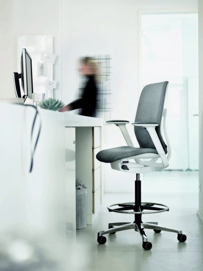 AT 187 ergonomic office chair by Wilkahn