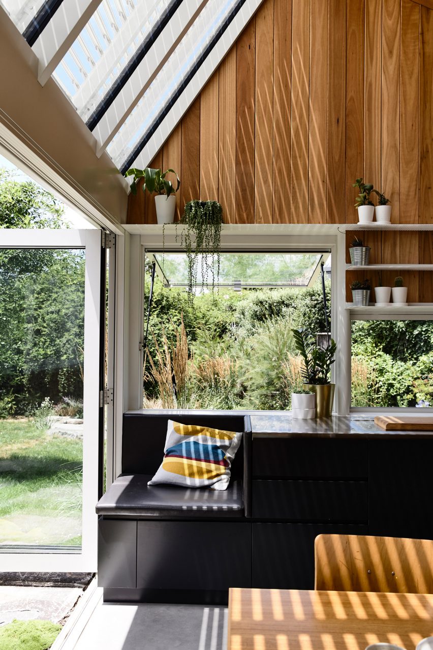 Empire House by Austin Maynard Architects kitchen window seat