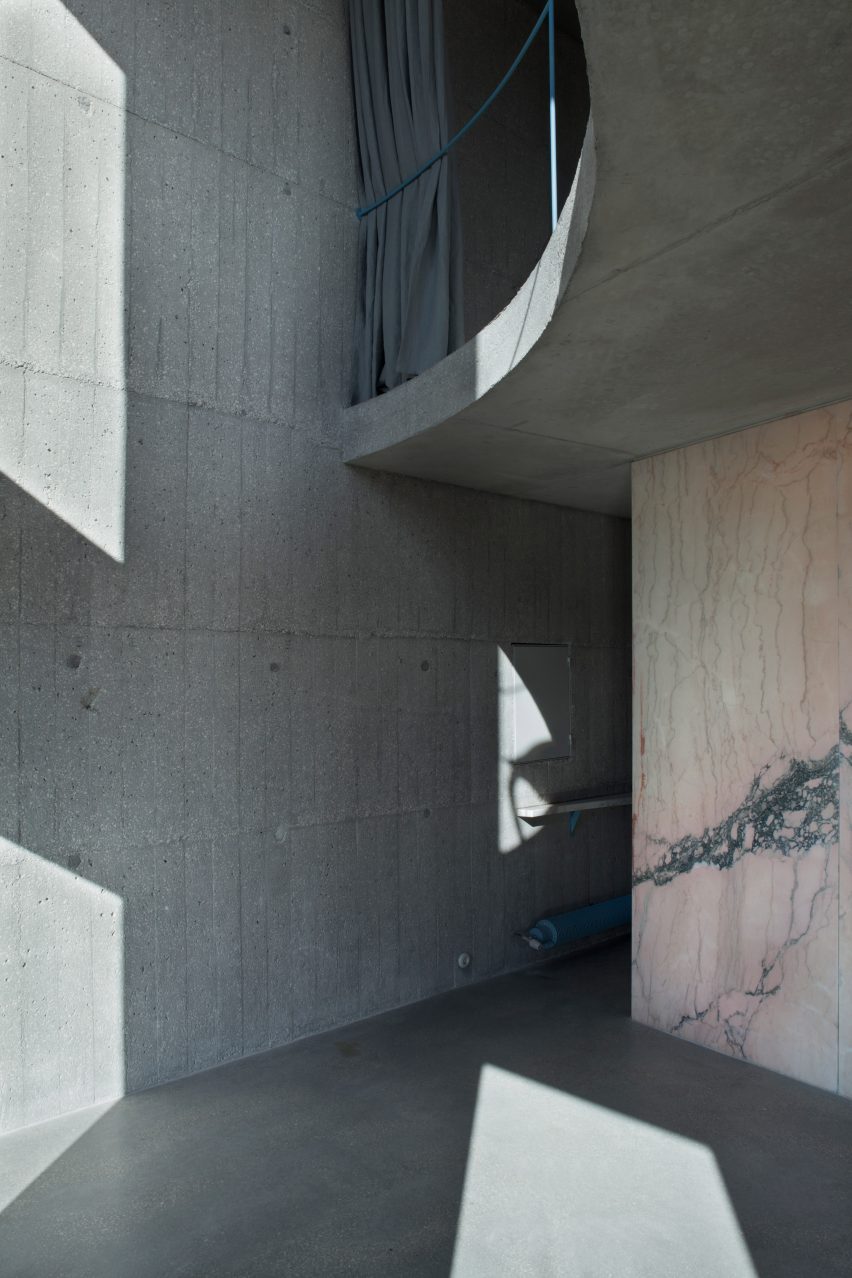 Casa do Monte by Leopold Banchini and Daniel Zamarbide