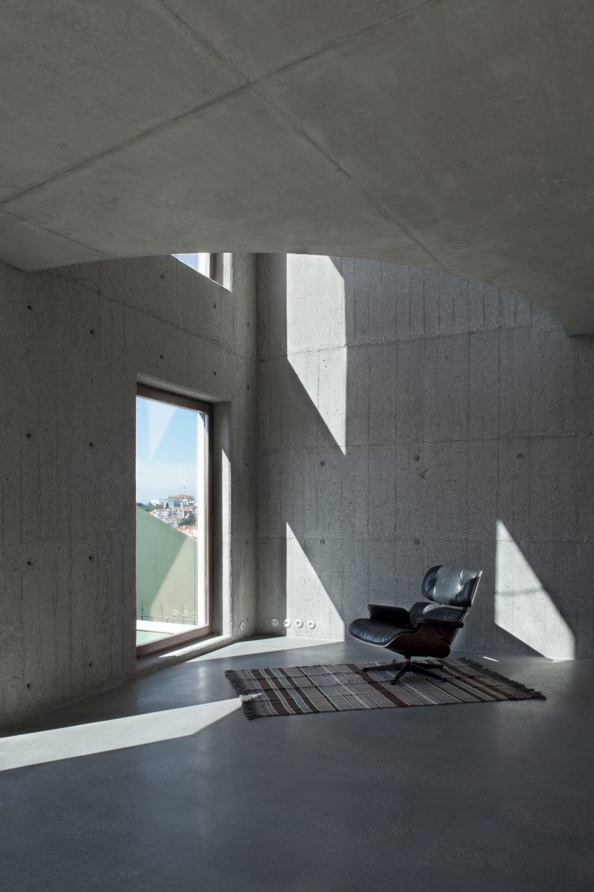 Casa do Monte by Leopold Banchini and Daniel Zamarbide