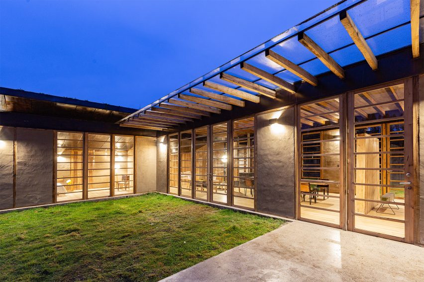 Casa Patios by Rama Estudio
