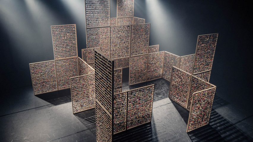 Installation 17,000 by Forma