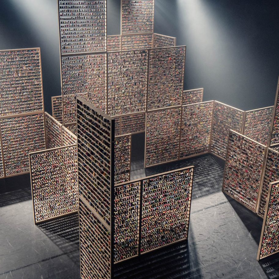 Installation 17,000 by Forma