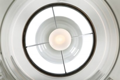 Dutch designer Edward Van Vliet designed the Kaipo Too table lamp for Moooi