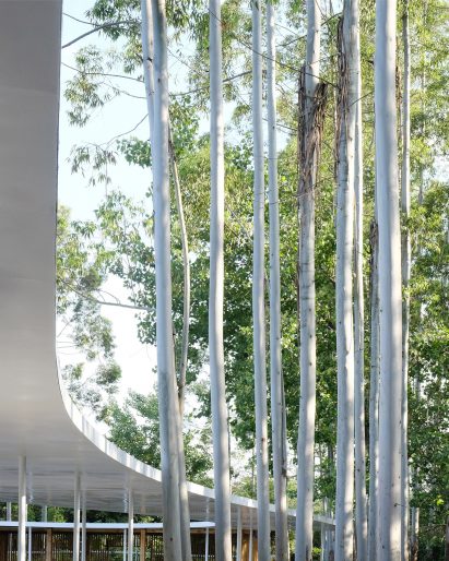 Garden Hotpot Restaurant by MUDA Architects
