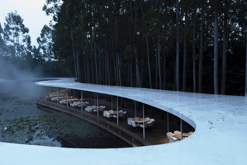 Garden Hotpot Restaurant by MUDA Architects