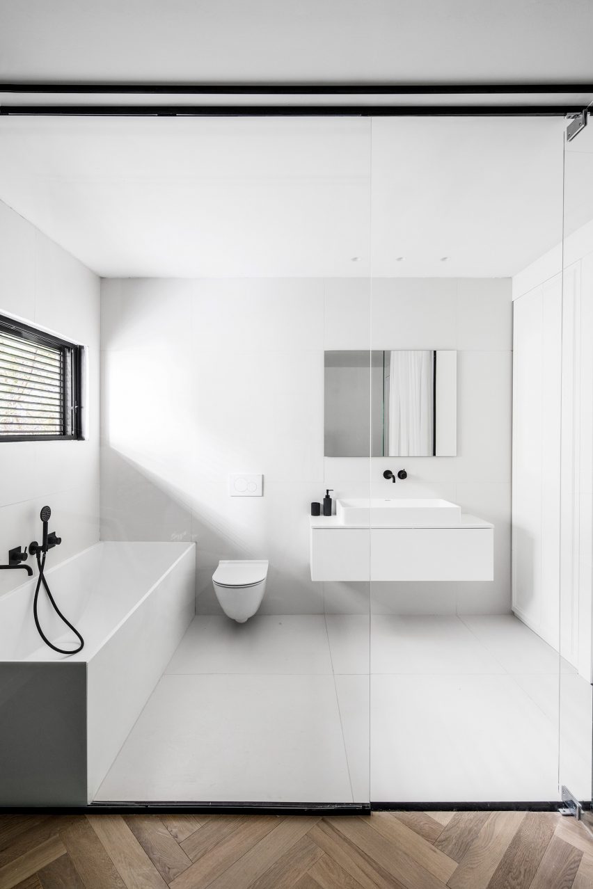 Habima Square apartment by Maayan Zusman