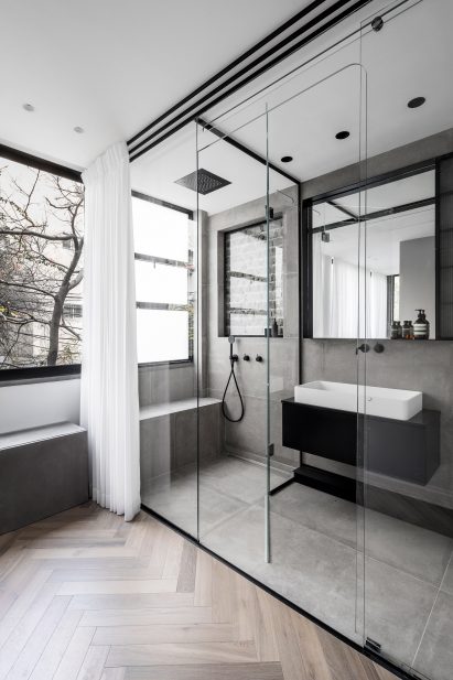 Habima Square apartment by Maayan Zusman
